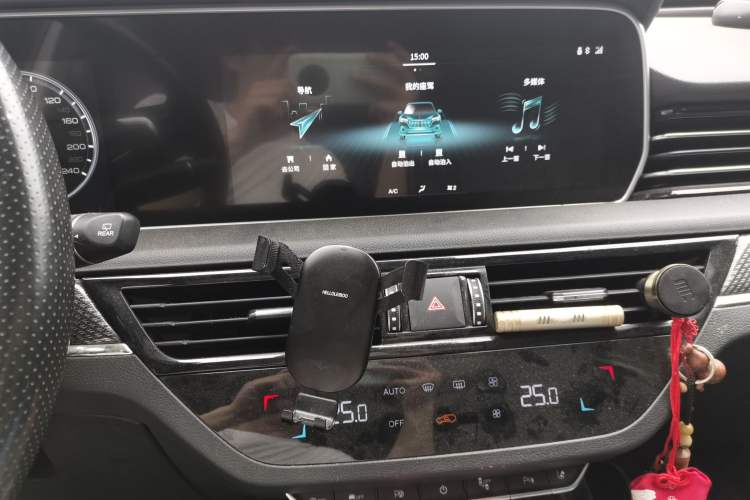 Used Hongqi HS5 2019 2.0T Smart Connect Flagship All-Wheel-Drive Version Audio And AC Panel