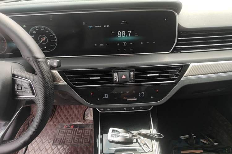 Used Hongqi HS5 2019 2.0T Smart Connect Flagship Edition Audio And AC Panel