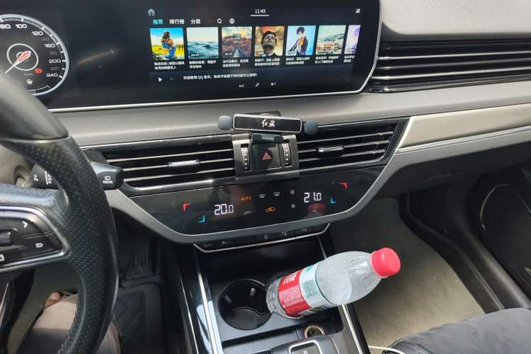 Used Hongqi HS5 2019 2.0T Smart Connect Flagship Edition Audio And AC Panel