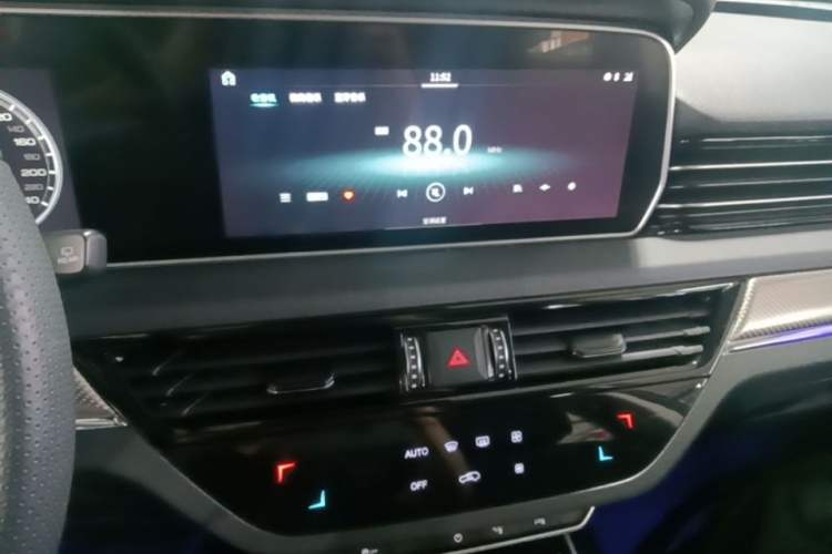 Used Hongqi HS5 2019 2.0T Smart Connect Flagship All-Wheel-Drive Version Audio And AC Panel