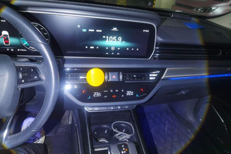 Used Hongqi HS5 2019 2.0T Smart Connect Flagship All-Wheel-Drive Version Audio And AC Panel