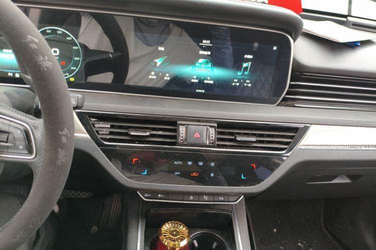 Used Hongqi HS5 2019 2.0T Smart Connect Flagship Edition Audio And AC Panel