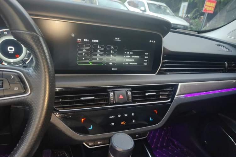 Used Hongqi HS5 2019 2.0T Smart Connect Flagship All-Wheel-Drive Version Audio And AC Panel
