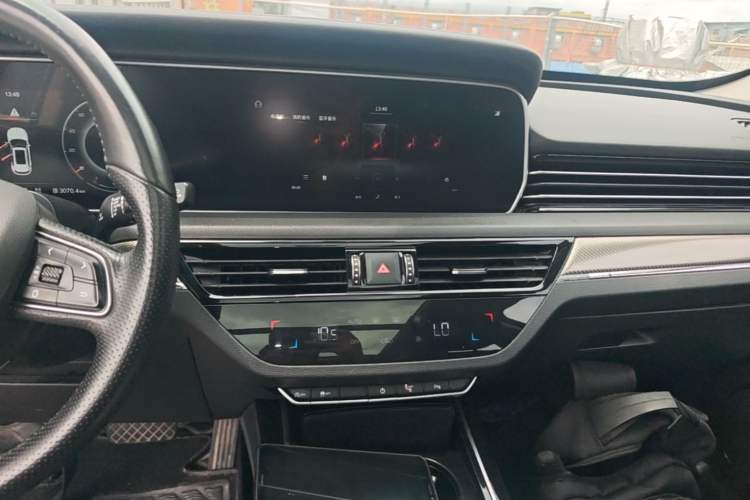 Used Hongqi HS5 2019 2.0T Smart Connect Flagship Edition Audio And AC Panel