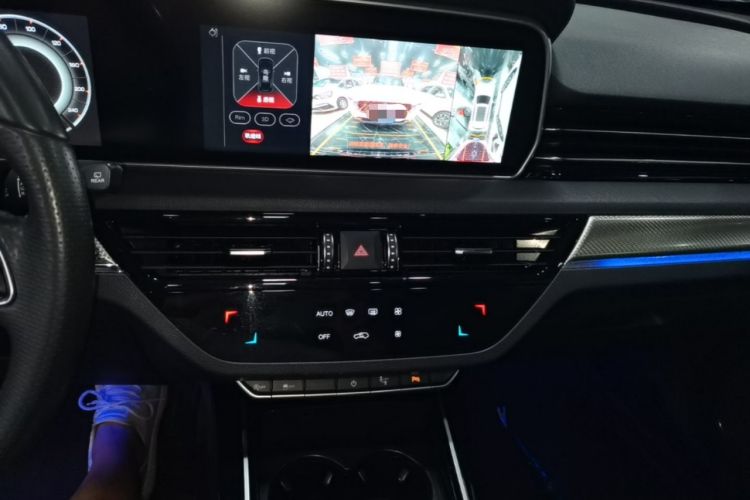 Used Hongqi HS5 2019 2.0T Smart Connect Flagship All-Wheel-Drive Version Audio And AC Panel
