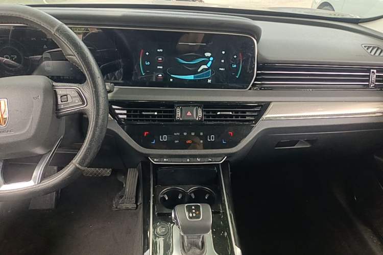 Used Hongqi HS5 2019 2.0T Smart Connect Flagship Edition Audio And AC Panel