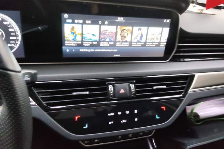 Used Hongqi HS5 2019 2.0T Smart Connect Flagship All-Wheel-Drive Version Audio And AC Panel