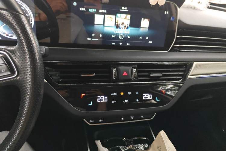 Used Hongqi HS5 2019 2.0T Smart Connect Flagship Edition Audio And AC Panel
