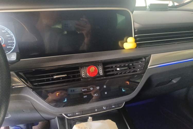 Used Hongqi HS5 2019 2.0T Smart Connect Flagship All-Wheel-Drive Version Audio And AC Panel