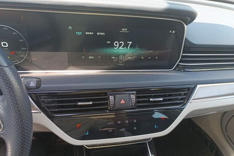 Used Hongqi HS5 2019 2.0T Smart Connect Flagship Edition Audio And AC Panel