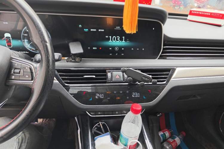 Used Hongqi HS5 2019 2.0T Smart Connect Flagship Edition Audio And AC Panel