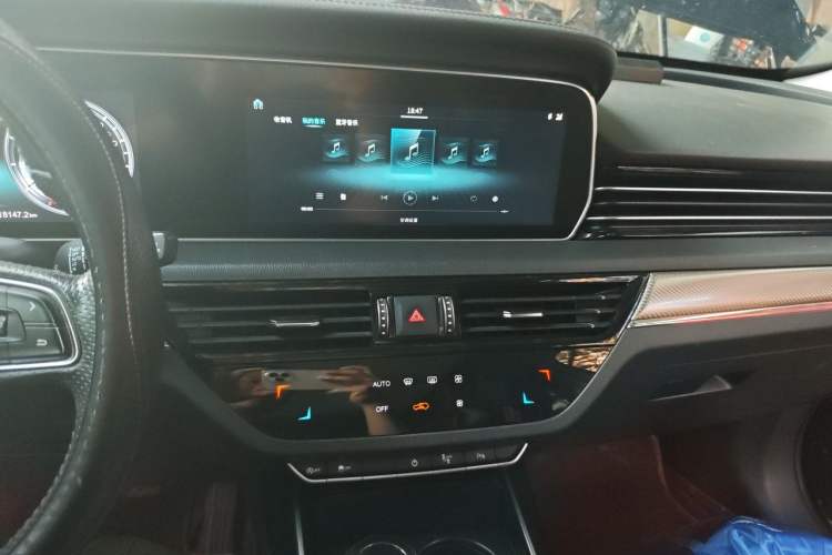 Used Hongqi HS5 2019 2.0T Smart Connect Flagship All-Wheel-Drive Version Audio And AC Panel