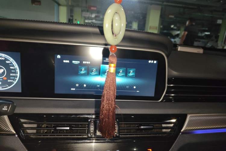 Used Hongqi HS5 2019 2.0T Smart Connect Flagship Edition Audio And AC Panel