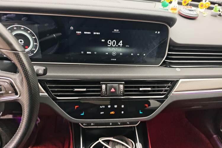 Used Hongqi HS5 2019 2.0T Smart Connect Flagship Edition Audio And AC Panel
