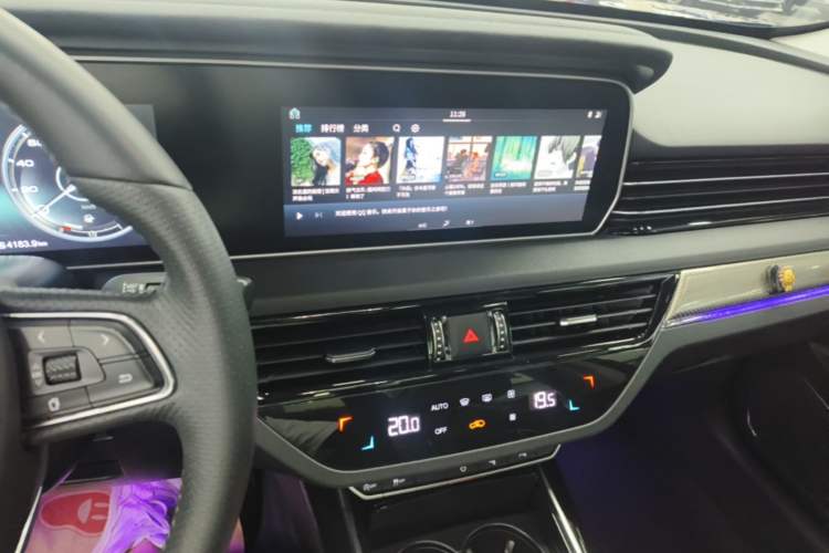 Used Hongqi HS5 2019 2.0T Smart Connect Flagship Edition Audio And AC Panel