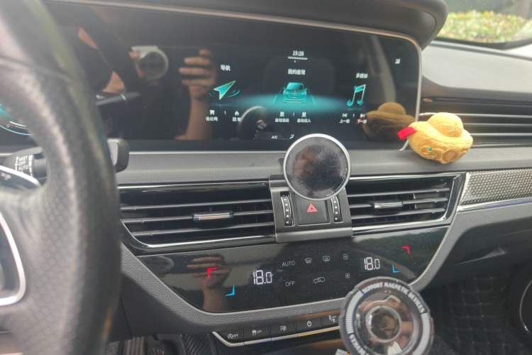 Used Hongqi HS5 2019 2.0T Smart Connect Flagship Edition Audio And AC Panel