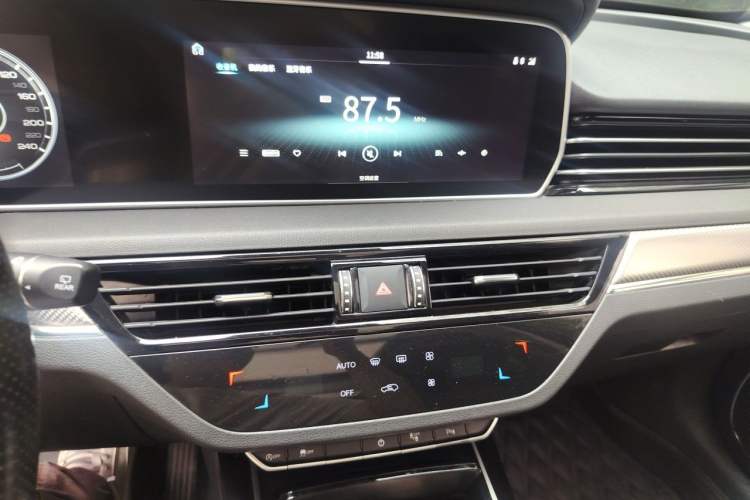 Used Hongqi HS5 2019 2.0T Smart Connect Flagship Edition Audio And AC Panel