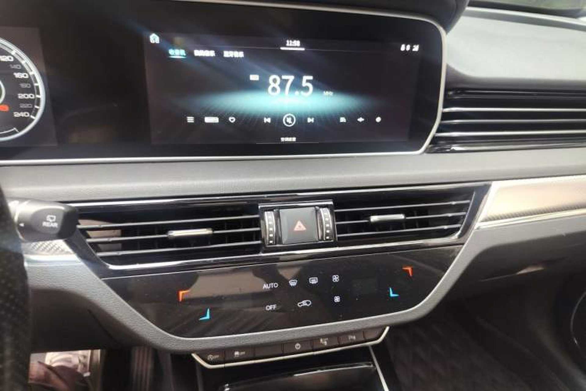 Used Hongqi HS5 2019 2.0T Smart Connect Flagship Edition Audio And AC Panel