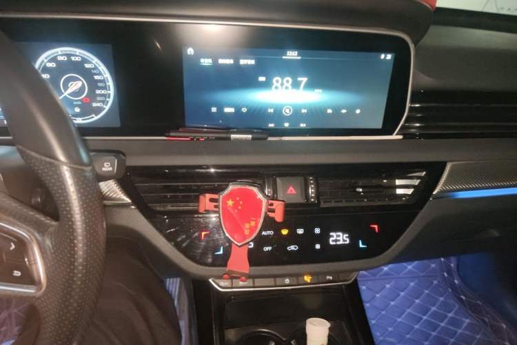Used Hongqi HS5 2019 2.0T Smart Connect Flagship Edition Audio And AC Panel