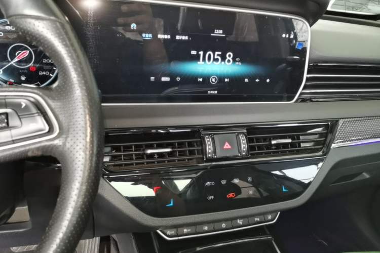 Used Hongqi HS5 2019 2.0T Smart Connect Flagship Edition Audio And AC Panel