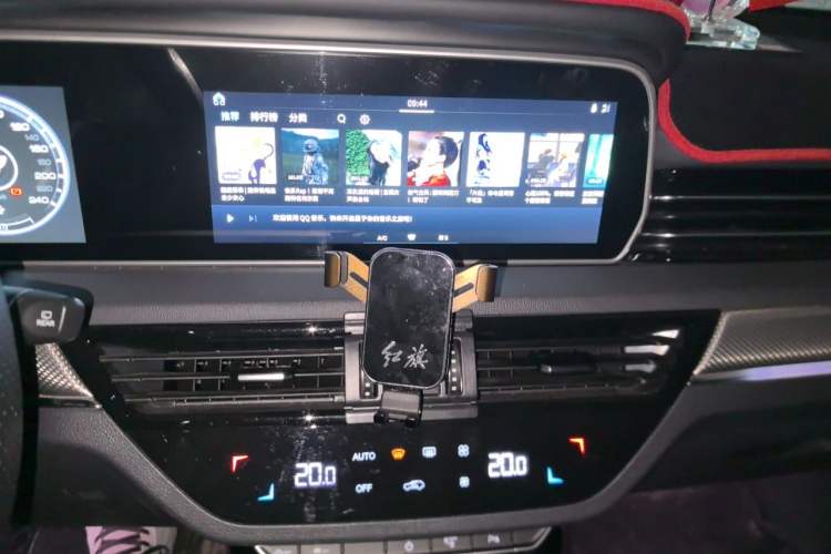 Used Hongqi HS5 2019 2.0T Smart Connect Flagship Edition Audio And AC Panel