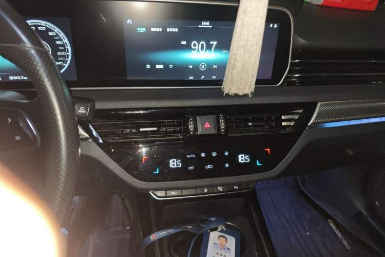 Used Hongqi HS5 2019 2.0T Smart Connect Flagship Edition Audio And AC Panel