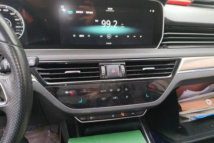 Used Hongqi HS5 2019 2.0T Smart Connect Flagship All-Wheel-Drive Version Audio And AC Panel