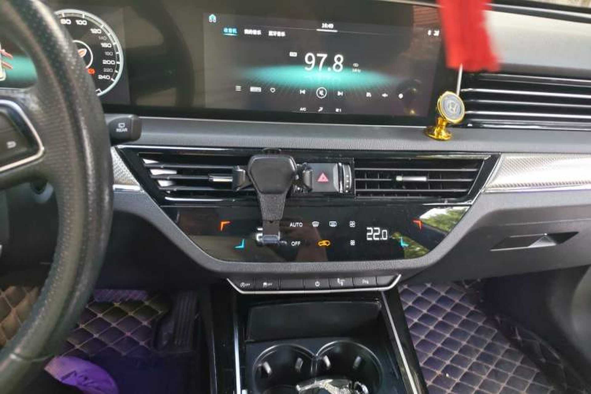 Used Hongqi HS5 2019 2.0T Smart Connect Flagship All-Wheel-Drive Version Audio And AC Panel