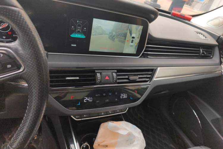 Used Hongqi HS5 2019 2.0T Smart Connect Flagship All-Wheel-Drive Version Audio And AC Panel