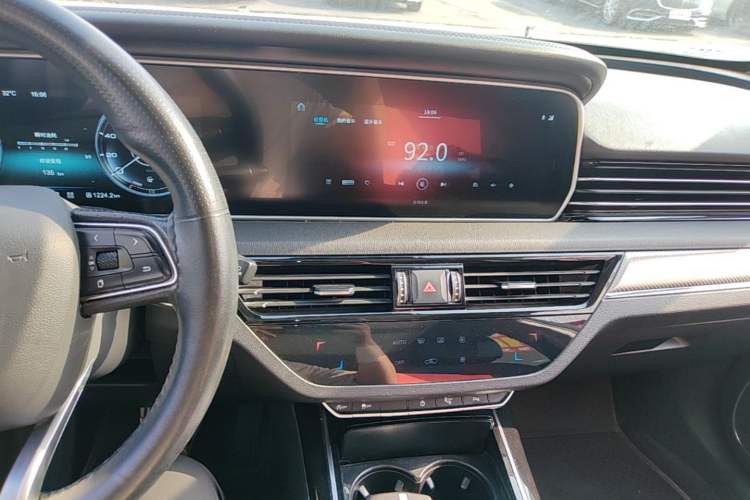 Used Hongqi HS5 2019 2.0T Smart Connect Flagship Edition Audio And AC Panel