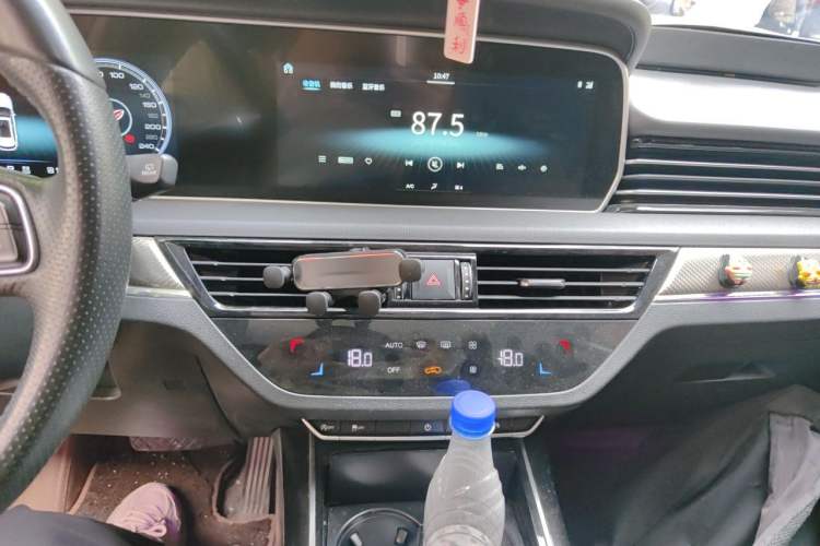 Used Hongqi HS5 2019 2.0T Smart Connect Flagship All-Wheel-Drive Version Audio And AC Panel