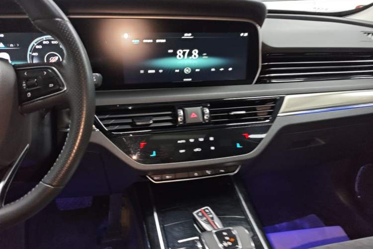 Used Hongqi HS5 2019 2.0T Smart Connect Flagship Edition Audio And AC Panel