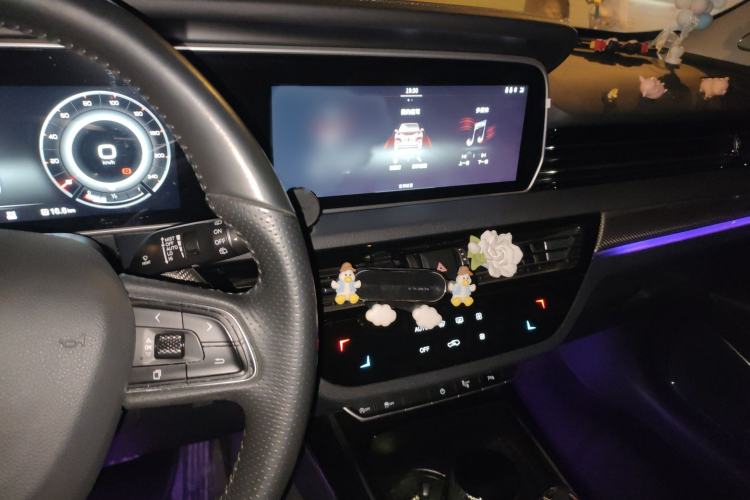 Used Hongqi HS5 2019 2.0T Smart Connect Flagship Edition Audio And AC Panel