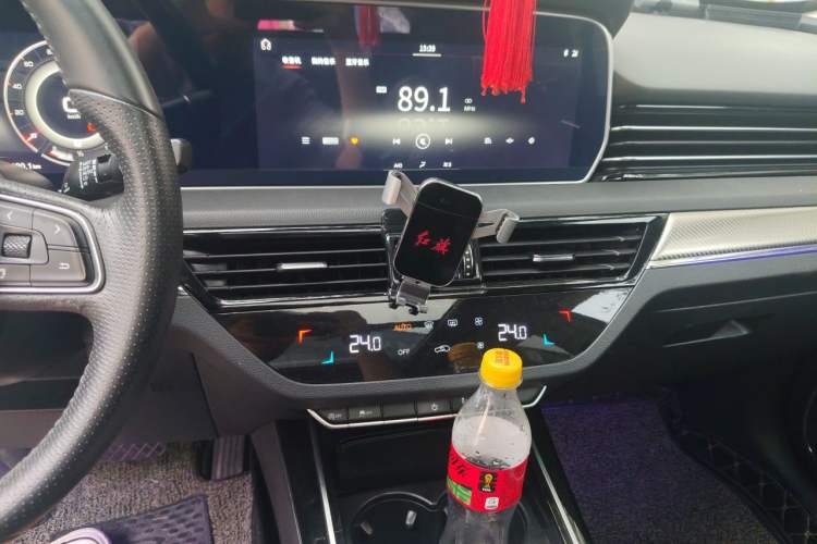 Used Hongqi HS5 2019 2.0T Smart Connect Flagship All-Wheel-Drive Version Audio And AC Panel