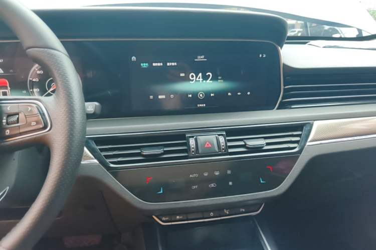 Used Hongqi HS5 2019 2.0T Smart Connect Flagship All-Wheel-Drive Version Audio And AC Panel