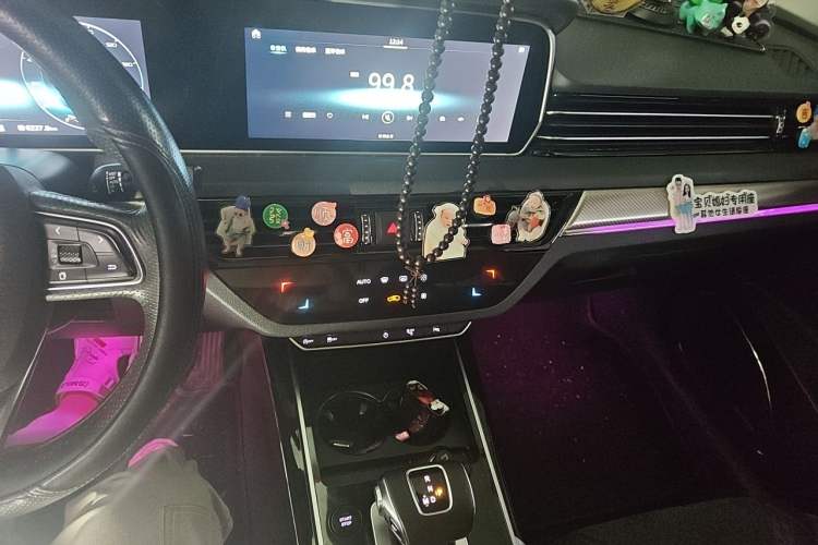 Used Hongqi HS5 2019 2.0T Smart Connect Flagship Edition Audio And AC Panel
