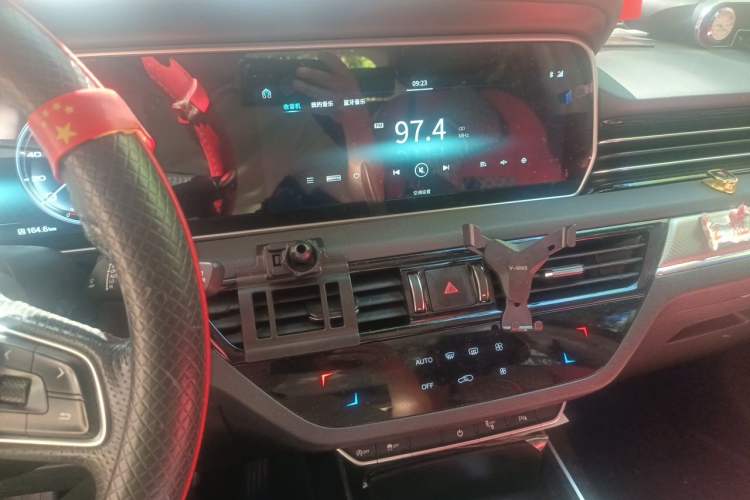 Used Hongqi HS5 2019 2.0T Smart Connect Flagship All-Wheel-Drive Version Audio And AC Panel