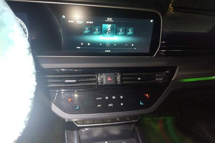 Used Hongqi HS5 2019 2.0T Smart Connect Flagship Edition Audio And AC Panel