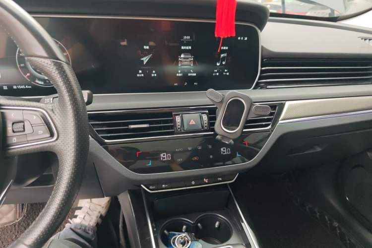 Used Hongqi HS5 2019 2.0T Smart Connect Flagship Edition Audio And AC Panel
