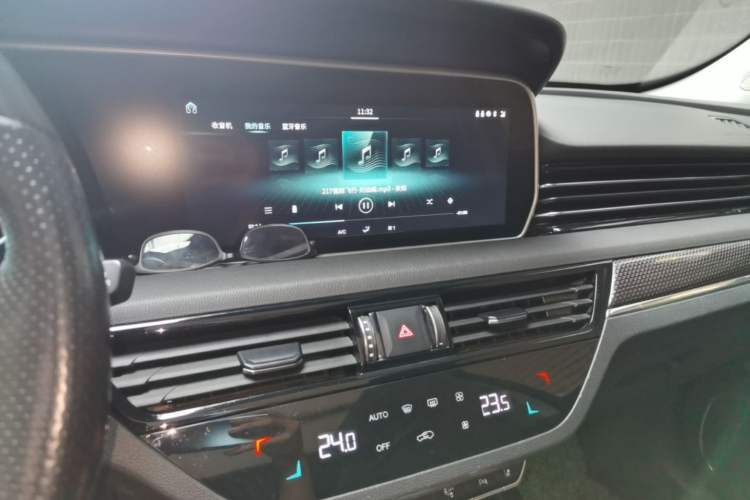 Used Hongqi HS5 2019 2.0T Smart Connect Flagship All-Wheel-Drive Version Audio And AC Panel