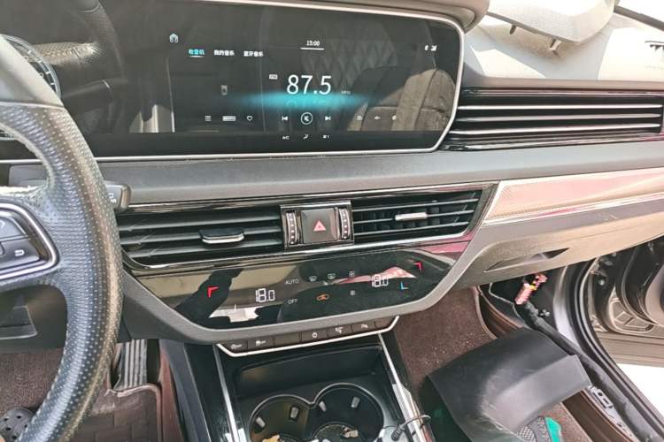 Used Hongqi HS5 2019 2.0T Smart Connect Flagship Edition Audio And AC Panel