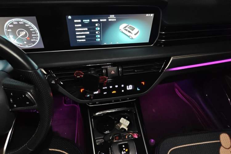 Used Hongqi HS5 2019 2.0T Smart Connect Flagship Edition Audio And AC Panel