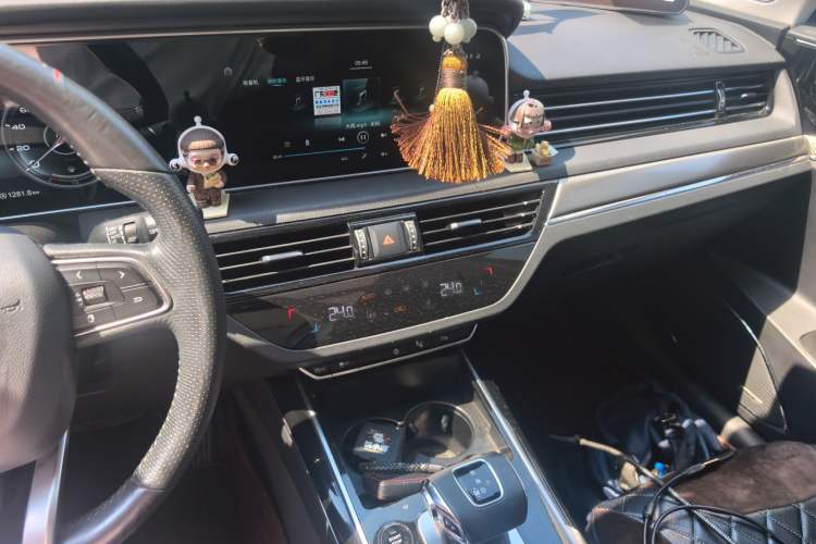 Used Hongqi HS5 2019 2.0T Smart Connect Flagship Edition Audio And AC Panel