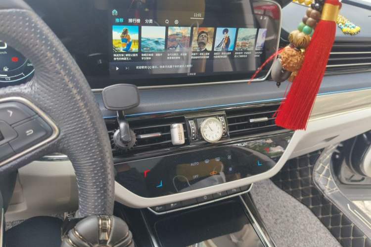 Used Hongqi HS5 2019 2.0T Smart Connect Flagship Edition Audio And AC Panel