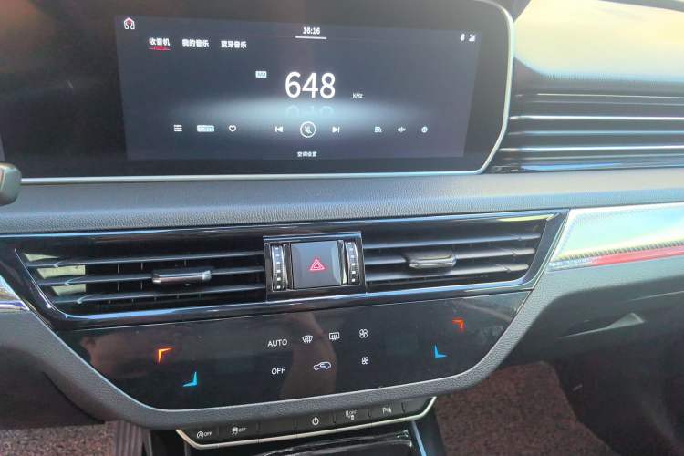 Used Hongqi HS5 2019 2.0T Smart Connect Flagship All-Wheel-Drive Version Audio And AC Panel