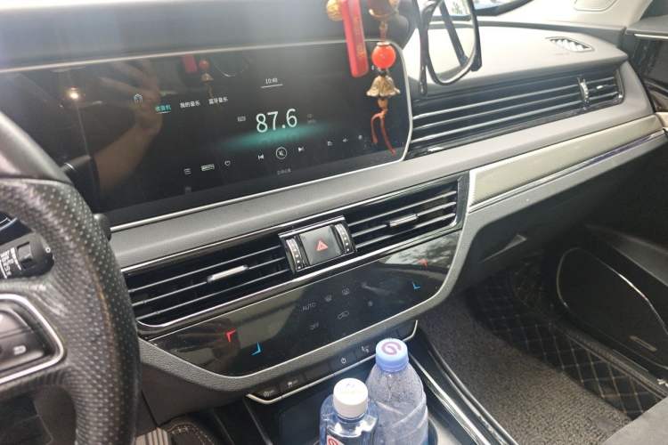 Used Hongqi HS5 2019 2.0T Smart Connect Flagship All-Wheel-Drive Version Audio And AC Panel