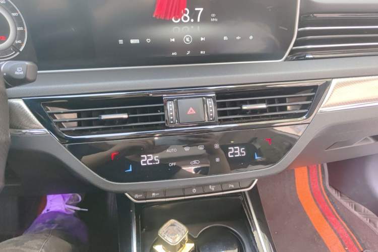 Used Hongqi HS5 2019 2.0T Smart Connect Flagship All-Wheel-Drive Version Audio And AC Panel