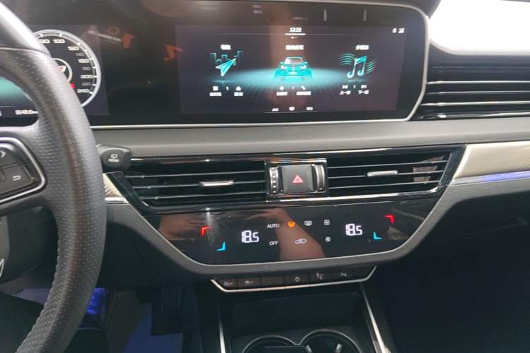 Used Hongqi HS5 2019 2.0T Smart Connect Flagship Edition Audio And AC Panel