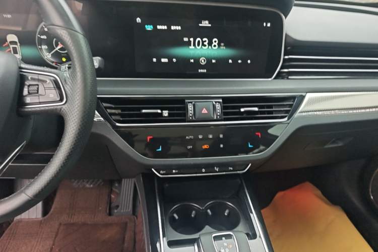 Used Hongqi HS5 2019 2.0T Smart Connect Flagship Edition Audio And AC Panel