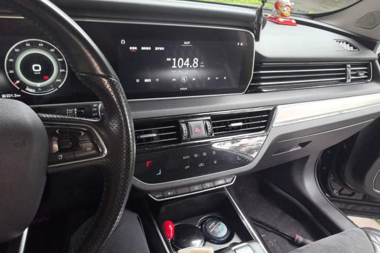 Used Hongqi HS5 2019 2.0T Smart Connect Flagship All-Wheel-Drive Version Audio And AC Panel